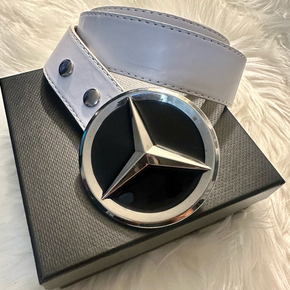 Mercedes Benz men’s buckled belt in white